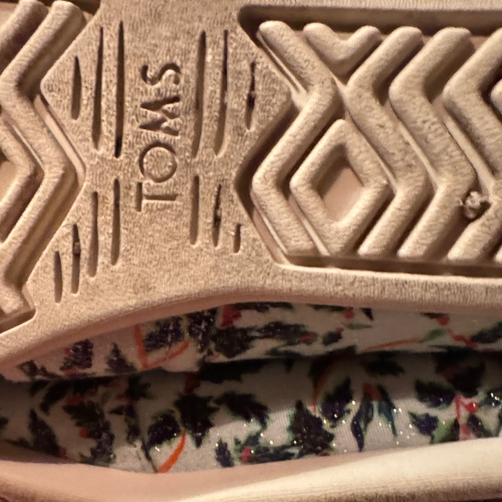 TOMS Women's Floral Print Flats - Red and Green Mint Holly Jolly pre Qwen - Picture 8 of 9